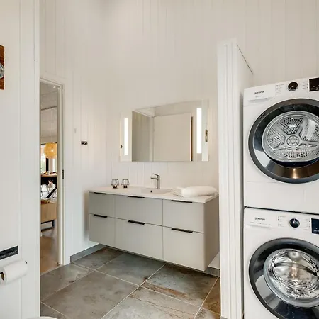 Newly Built With Jacuzzi Sj152